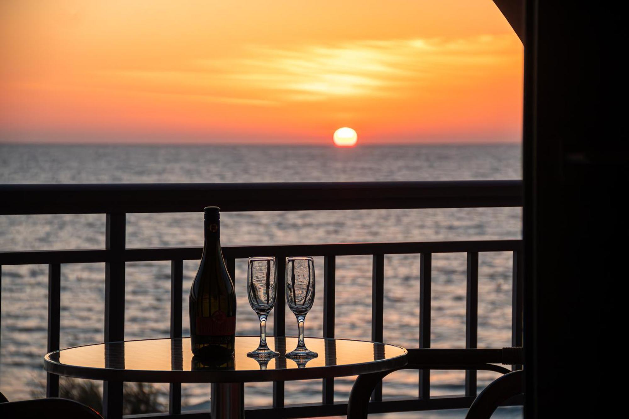 Porto-Fino Hotel Арилас Екстериор снимка