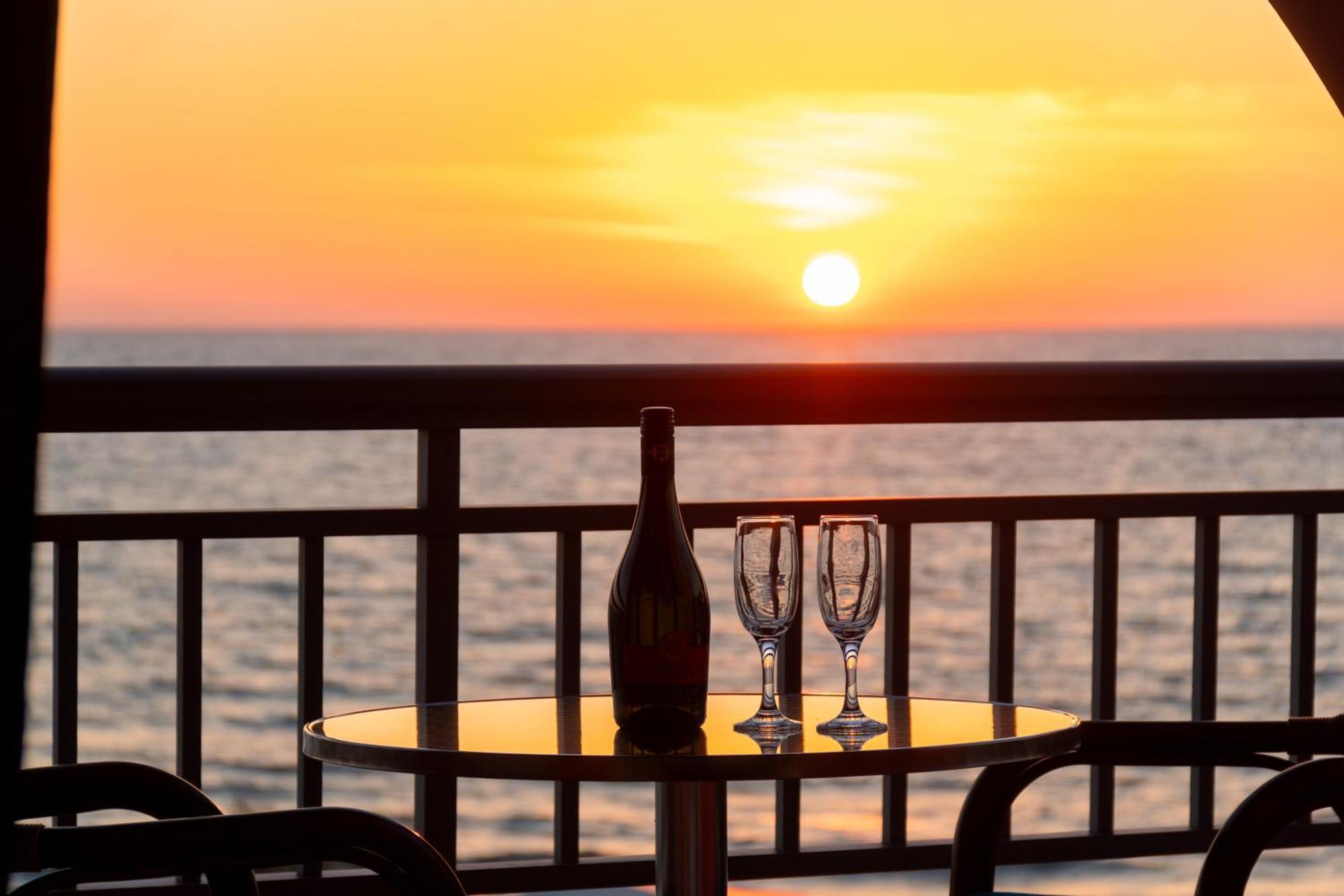 Porto-Fino Hotel Арилас Екстериор снимка