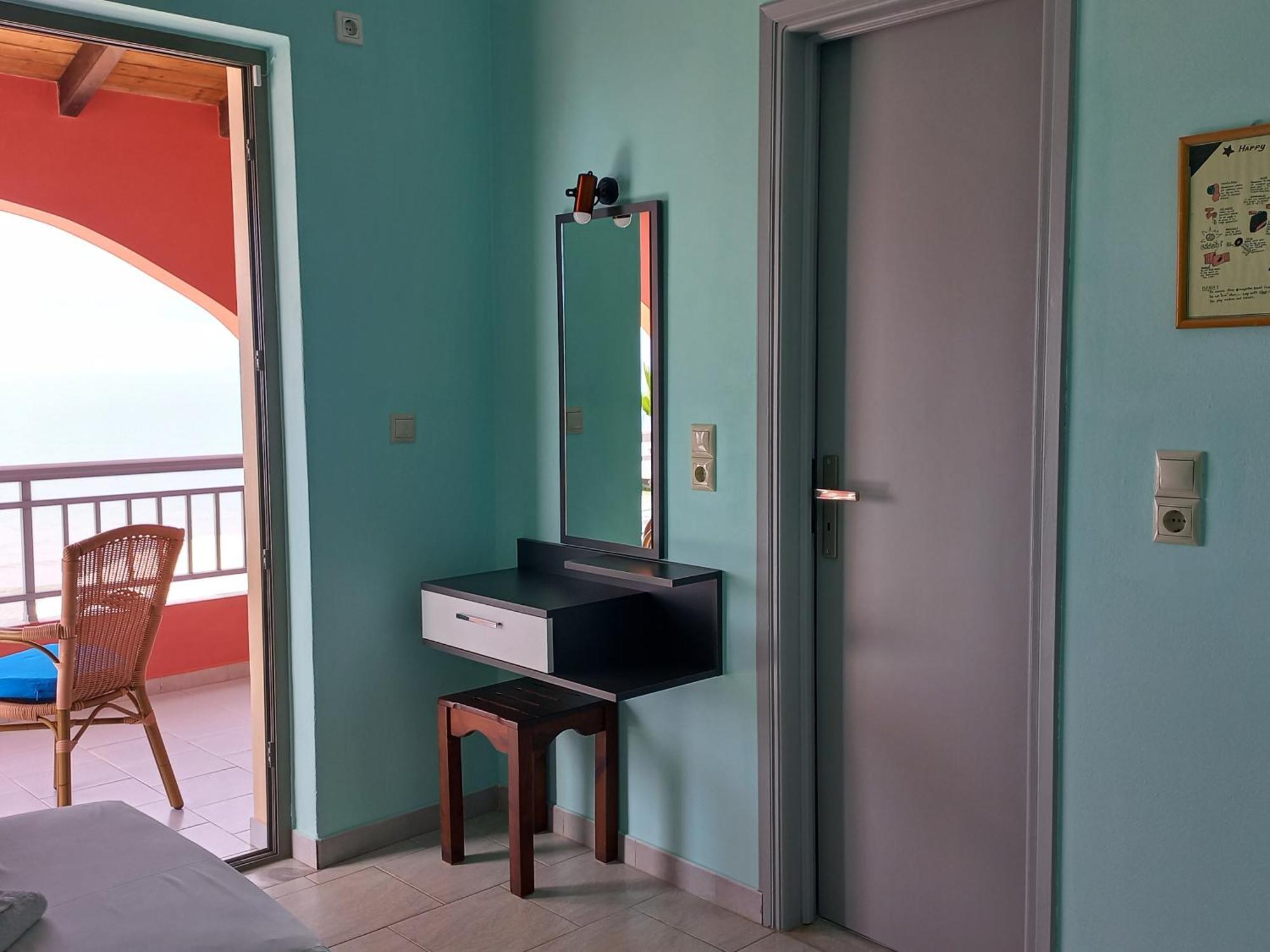 Porto-Fino Hotel Арилас Екстериор снимка
